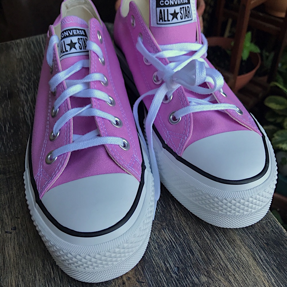 💞Converse Chuck Taylor lift low tops💞 - Picture 2 of 11